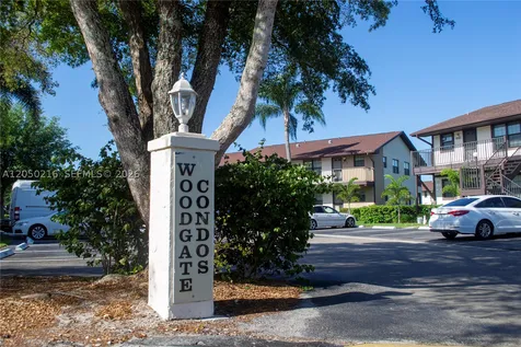 5236 Treetops Drive Naples FL 34113