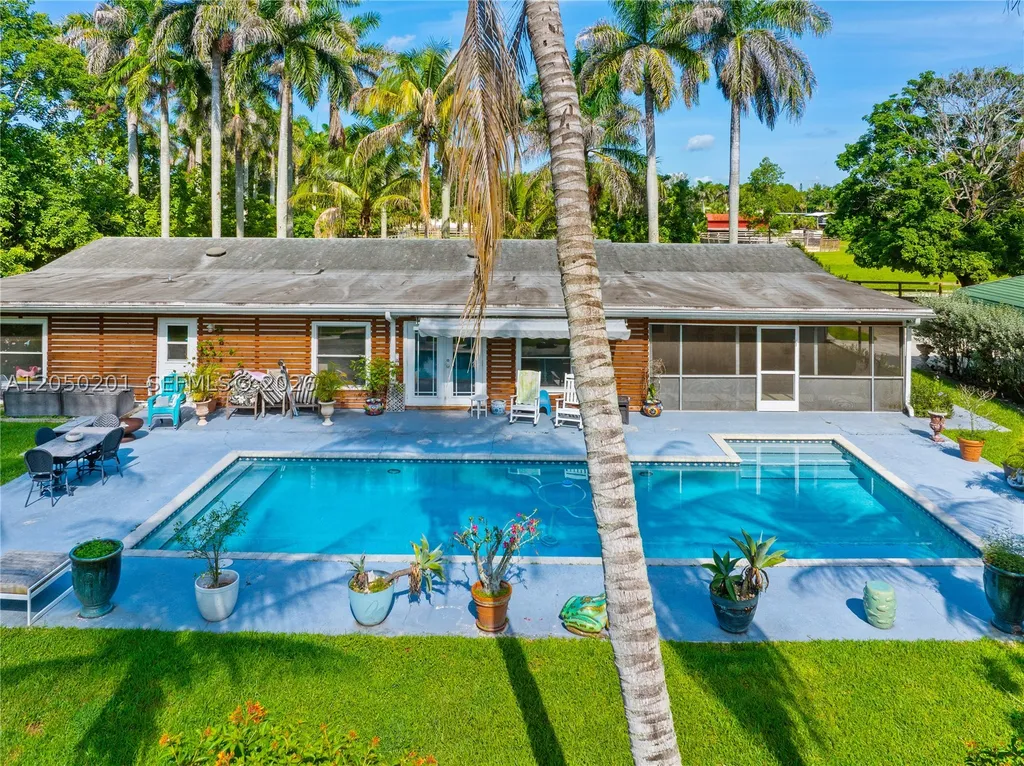 1068 D Road Loxahatchee FL 33470