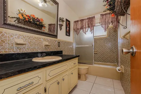 271 E 17th Street Hialeah FL 33010