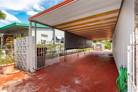 271 E 17th Street Hialeah FL 33010