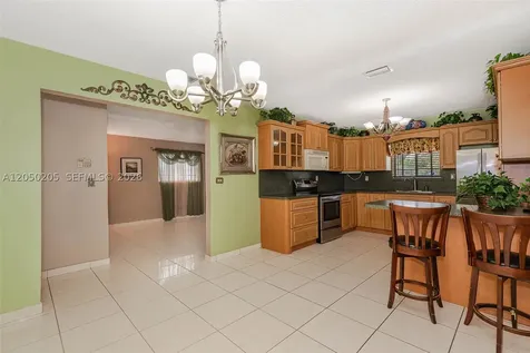 271 E 17th Street Hialeah FL 33010