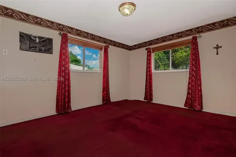 271 E 17th Street Hialeah FL 33010