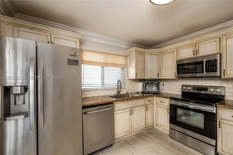 19853 NW 64th Place Hialeah FL 33015