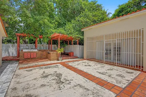 7030 Sunset Drive Miami FL 33143