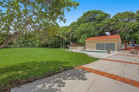 7030 Sunset Drive Miami FL 33143