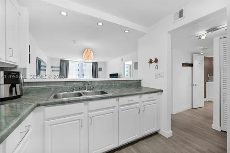 345 Ocean Drive Miami Beach FL 33139