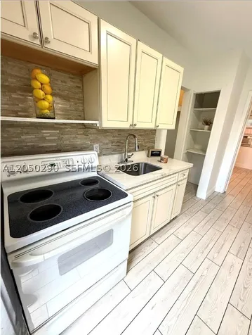 669 NW 28th Street Miami FL 33127