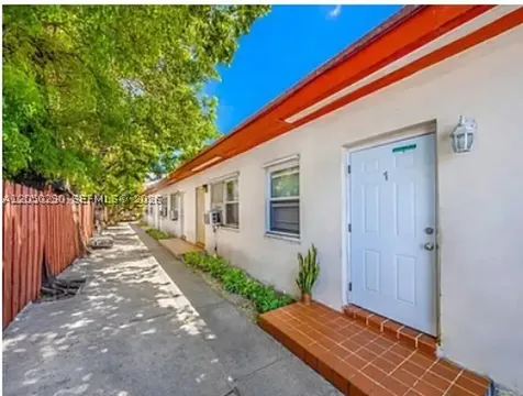 669 NW 28th Street Miami FL 33127
