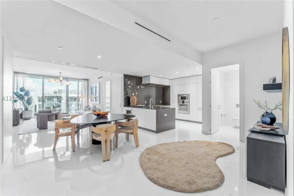 300 Biscayne Blvd Way Miami FL 33131