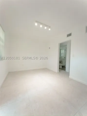 3676 Oak Avenue Miami FL 33133