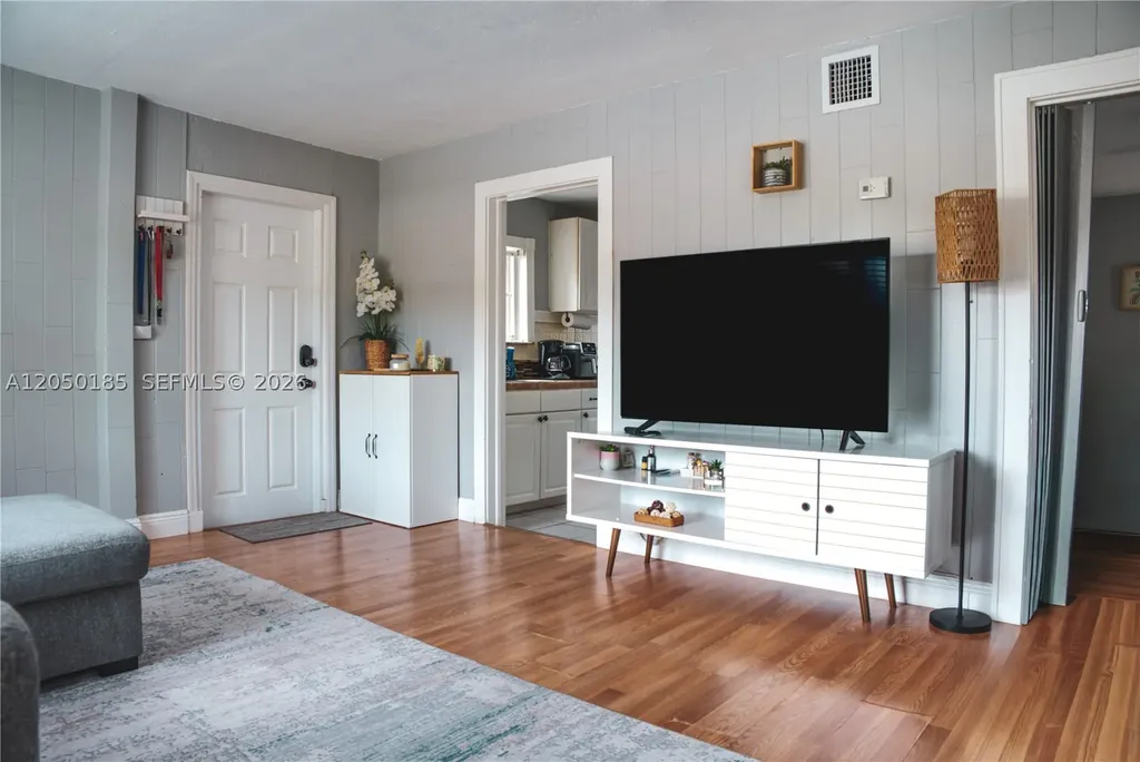 1624-1630 Jackson Street Hollywood FL 33020