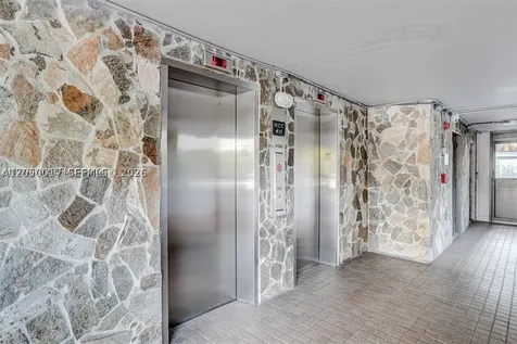 4800 Hillcrest Lane Hollywood FL 33021