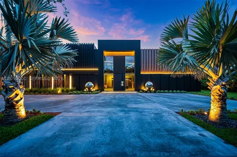 13500 SW 69th Avenue Pinecrest FL 33156