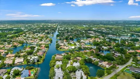 9847 Fairway Cove Lane Plantation FL 33324