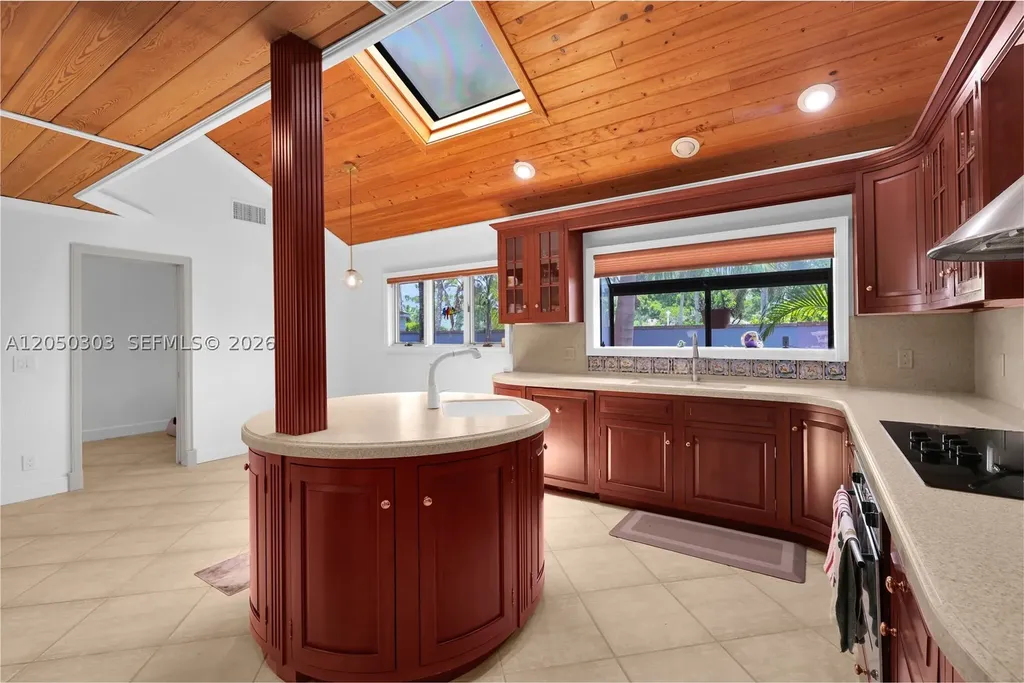 6879 Palm Grove Court Palm Beach Gardens FL 33418