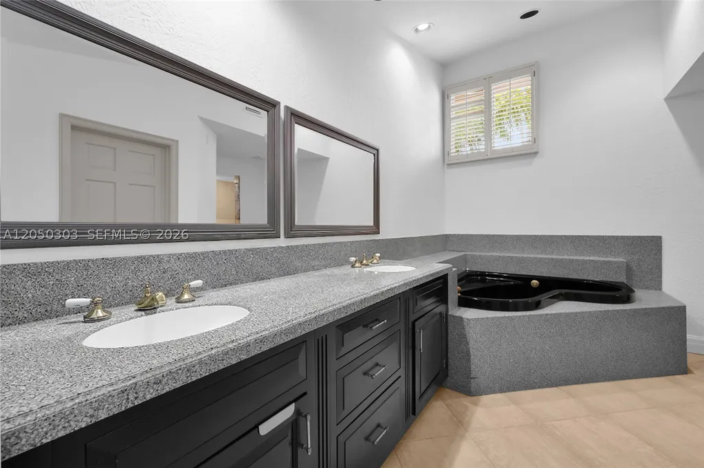 6879 Palm Grove Court Palm Beach Gardens FL 33418