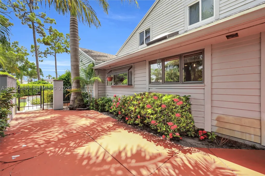 6879 Palm Grove Court Palm Beach Gardens FL 33418