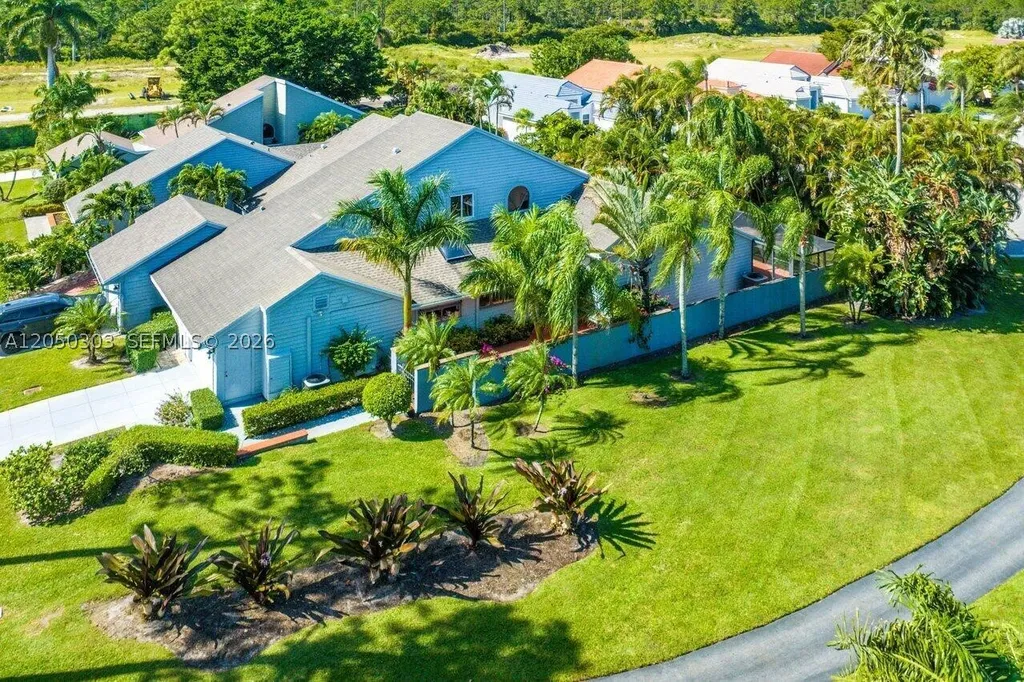 6879 Palm Grove Court Palm Beach Gardens FL 33418