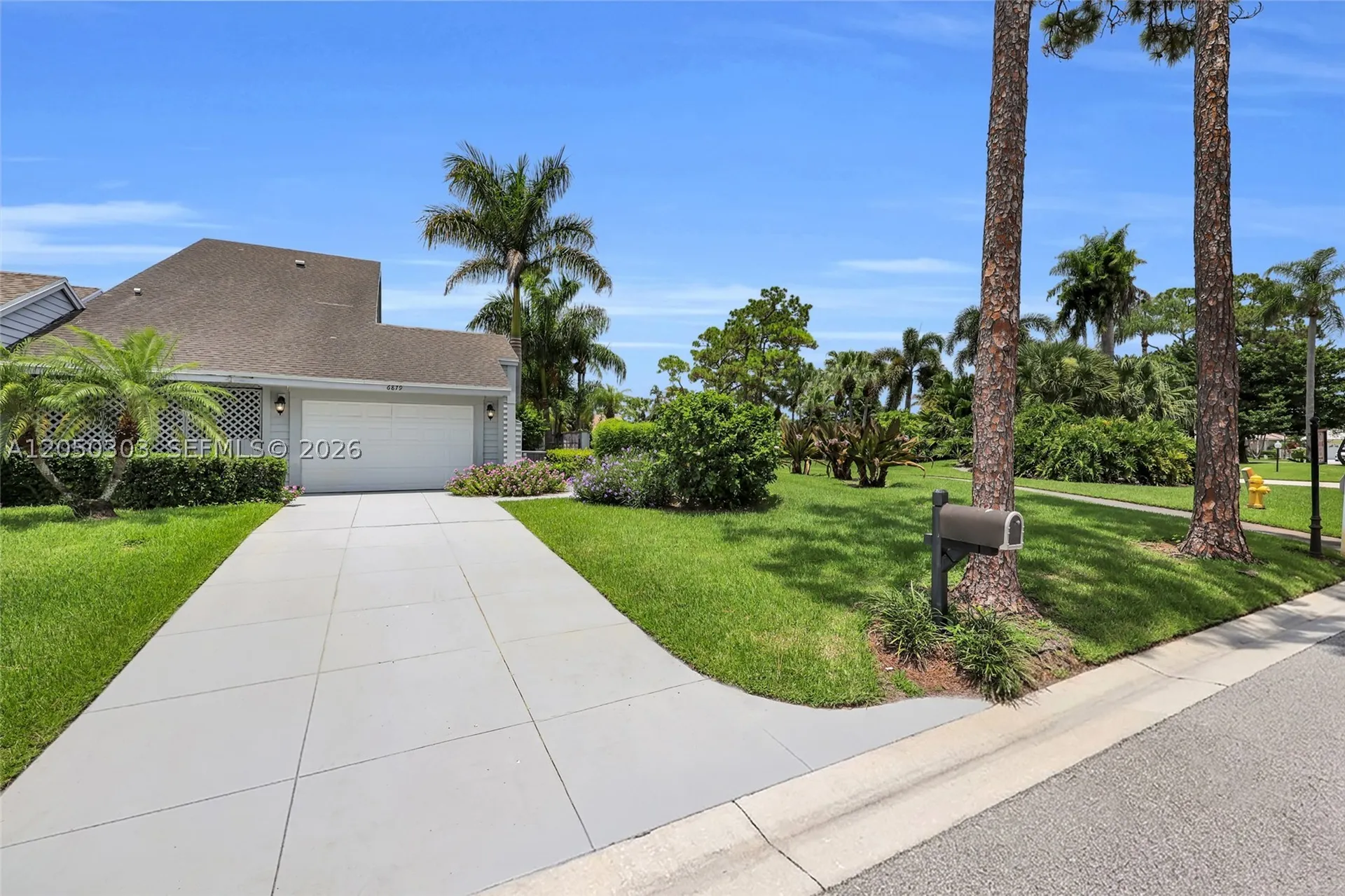 6879 Palm Grove Court Palm Beach Gardens FL 33418