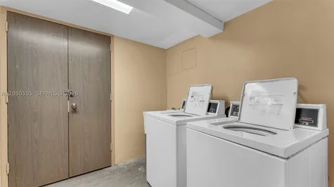 2899 Collins Avenue Miami Beach FL 33140