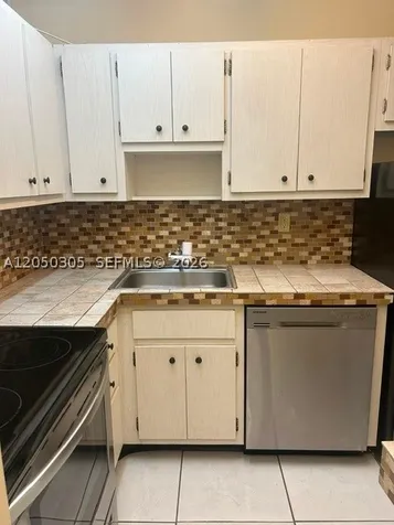 2899 Collins Avenue Miami Beach FL 33140