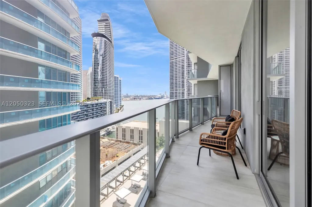 77 SE 5th Street Miami FL 33131