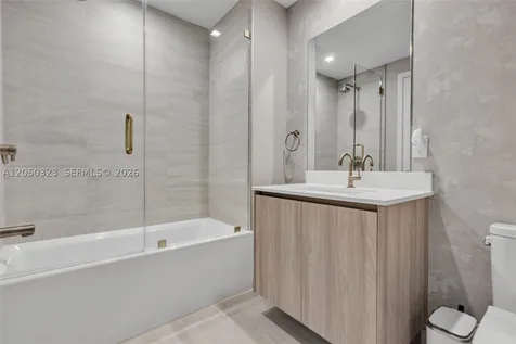 77 SE 5th Street Miami FL 33131