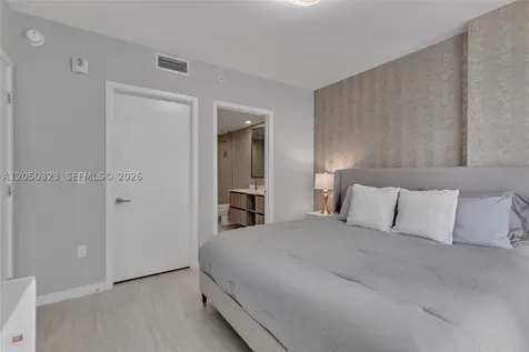 77 SE 5th Street Miami FL 33131