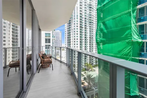 77 SE 5th Street Miami FL 33131