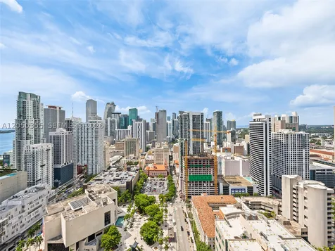 121 NE 5th Street Miami FL 33132