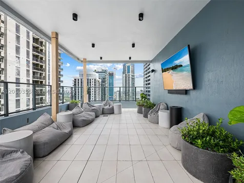 121 NE 5th Street Miami FL 33132