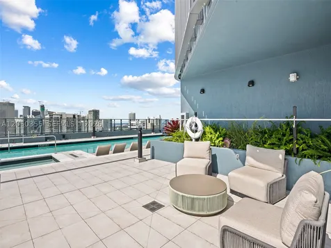 121 NE 5th Street Miami FL 33132