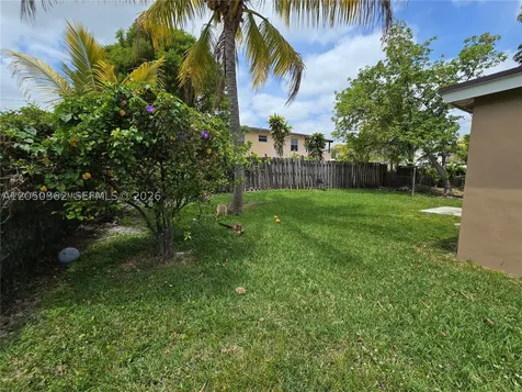 724 SW 7th Terrace Hallandale Beach FL 33009