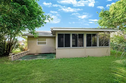 9800 NW 70th Court Tamarac FL 33321
