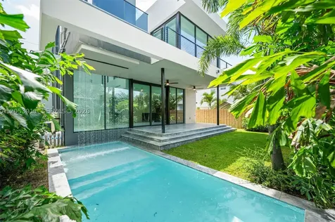 3310 Elizabeth Street Miami FL 33133
