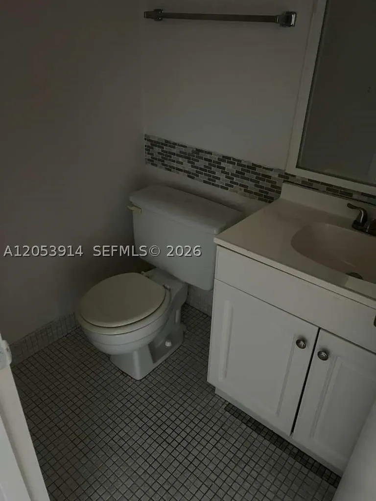 82 Fanshaw B Boca Raton FL 33434