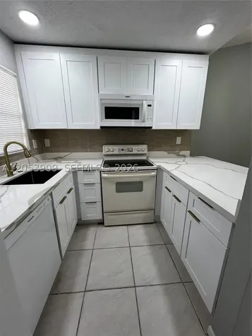 809 NE 214th Lane Miami FL 33179