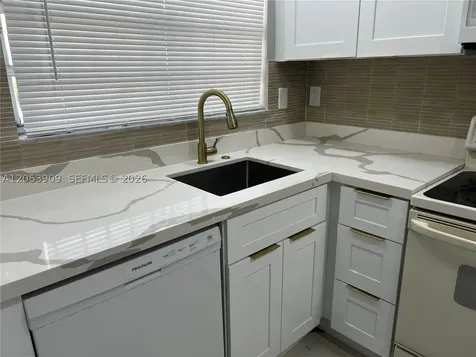 809 NE 214th Lane Miami FL 33179