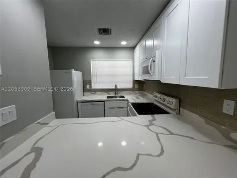 809 NE 214th Lane Miami FL 33179