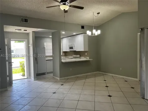 809 NE 214th Lane Miami FL 33179