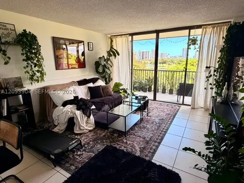 3475 N Country Club Drive Aventura FL 33180