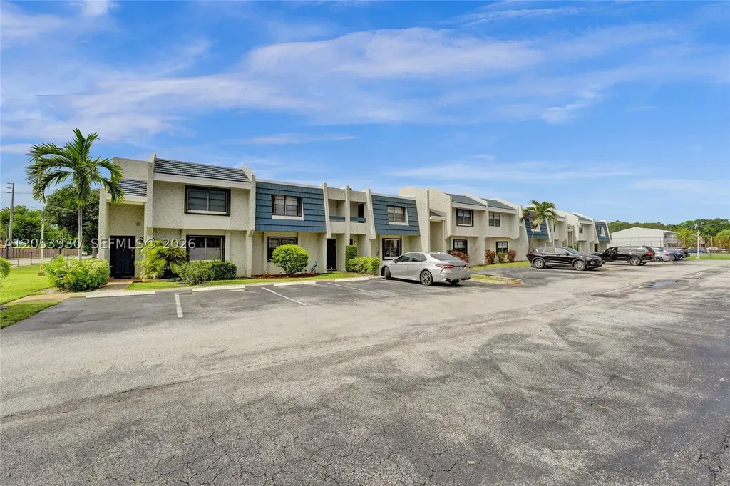 2601 N 40th Avenue Hollywood FL 33021