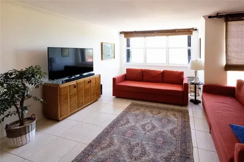 2555 Collins Avenue Miami Beach FL 33140
