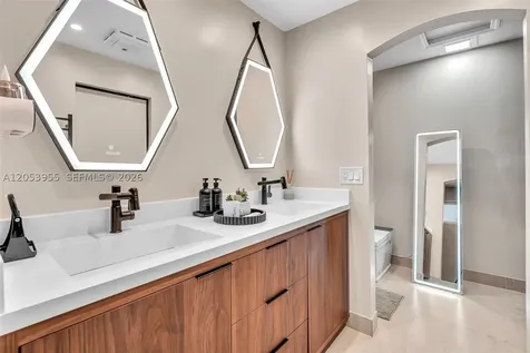 Pembroke Pines FL 33025