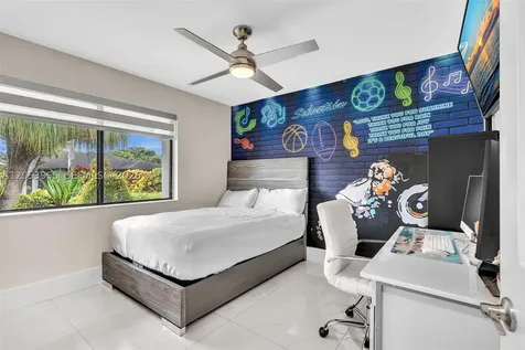 Pembroke Pines FL 33025