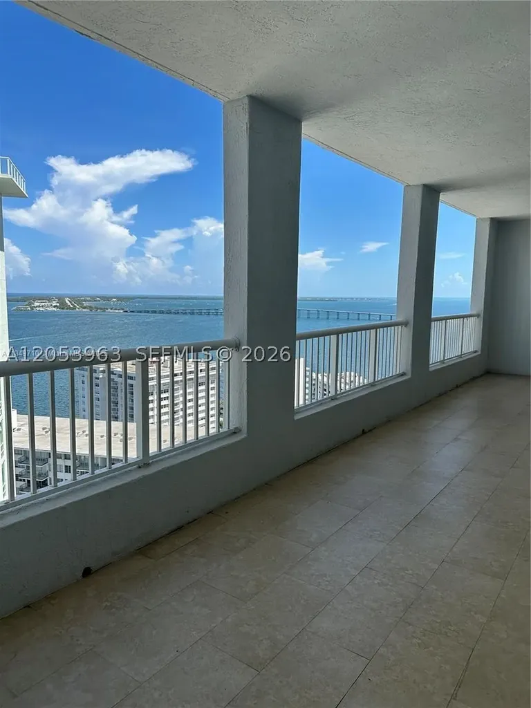 170 SE 14th Street Miami FL 33131