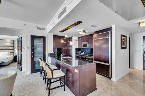 4391 Collins Avenue Miami Beach FL 33140