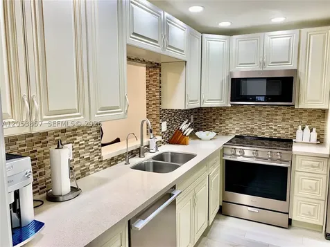 619 NE 14th Avenue Hallandale Beach FL 33009