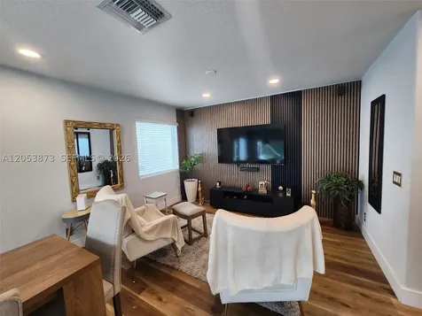 594 Spinnaker Weston FL 33326