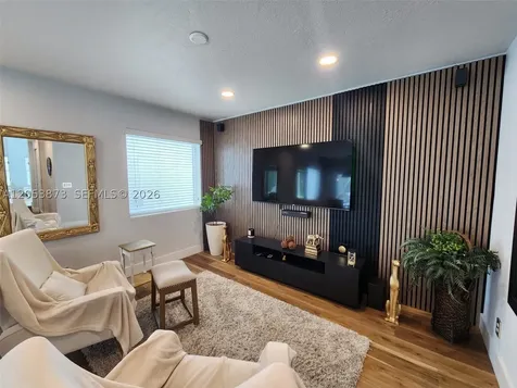 594 Spinnaker Weston FL 33326
